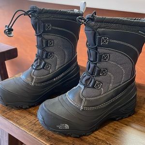 North Face Snow Boots Like New Kids Size 3